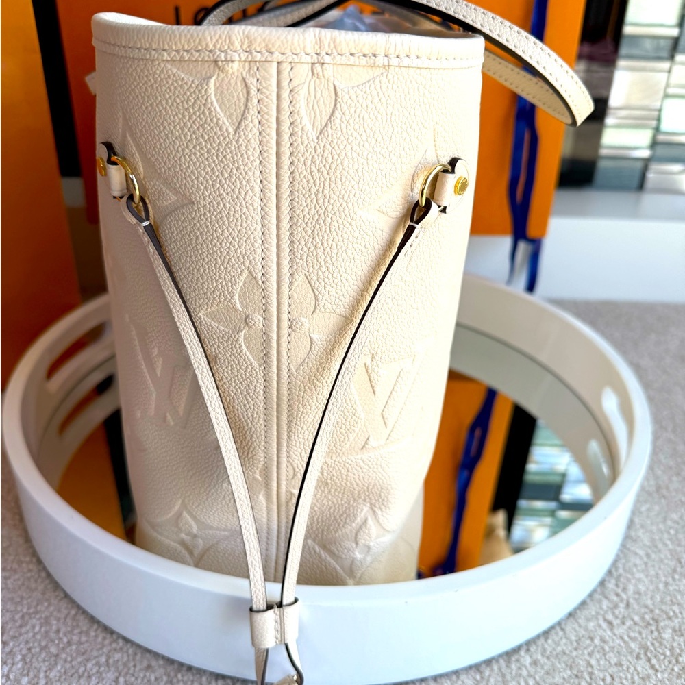 BRAND NEW Louis Vuitton Neverfull MM Monogram Empreinte Cream Leather Tote Bag - Picture 3 of 16
